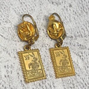 Vintage 90's Looney Toons Cartoon Bugs bunny Statement Earrings Stamp Look.